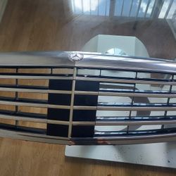 Mercedes-Benz S-Class
W221 Radiator grille
07-09 OEM