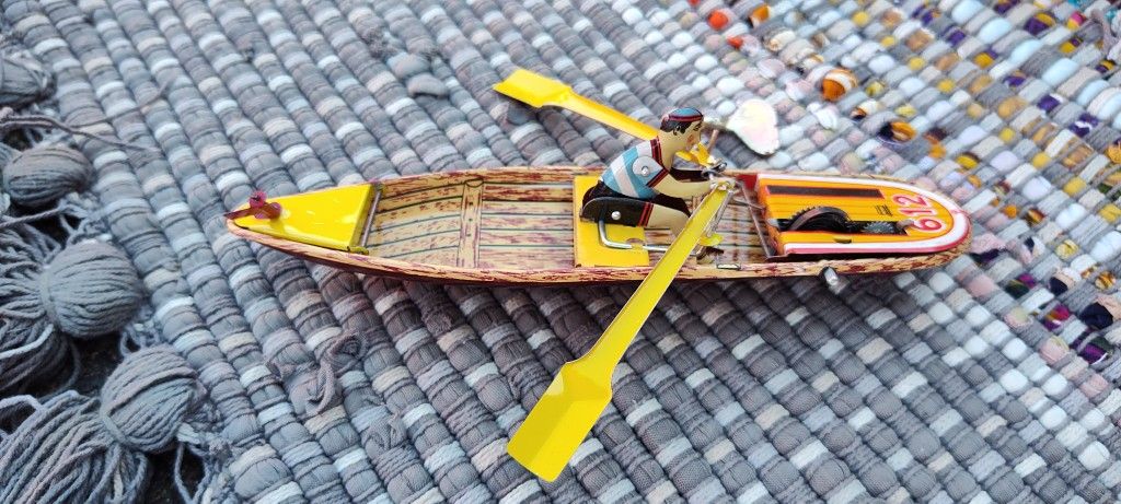 New 1988 Paya SCVL Ref. 612 Wind-Up Man Rowing Boat Tin Litho Toy in Box Spain