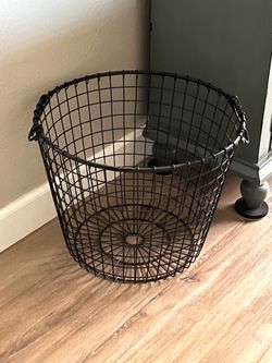 Large Black Metal Storage Basket w/ handles-14.5”x18”
