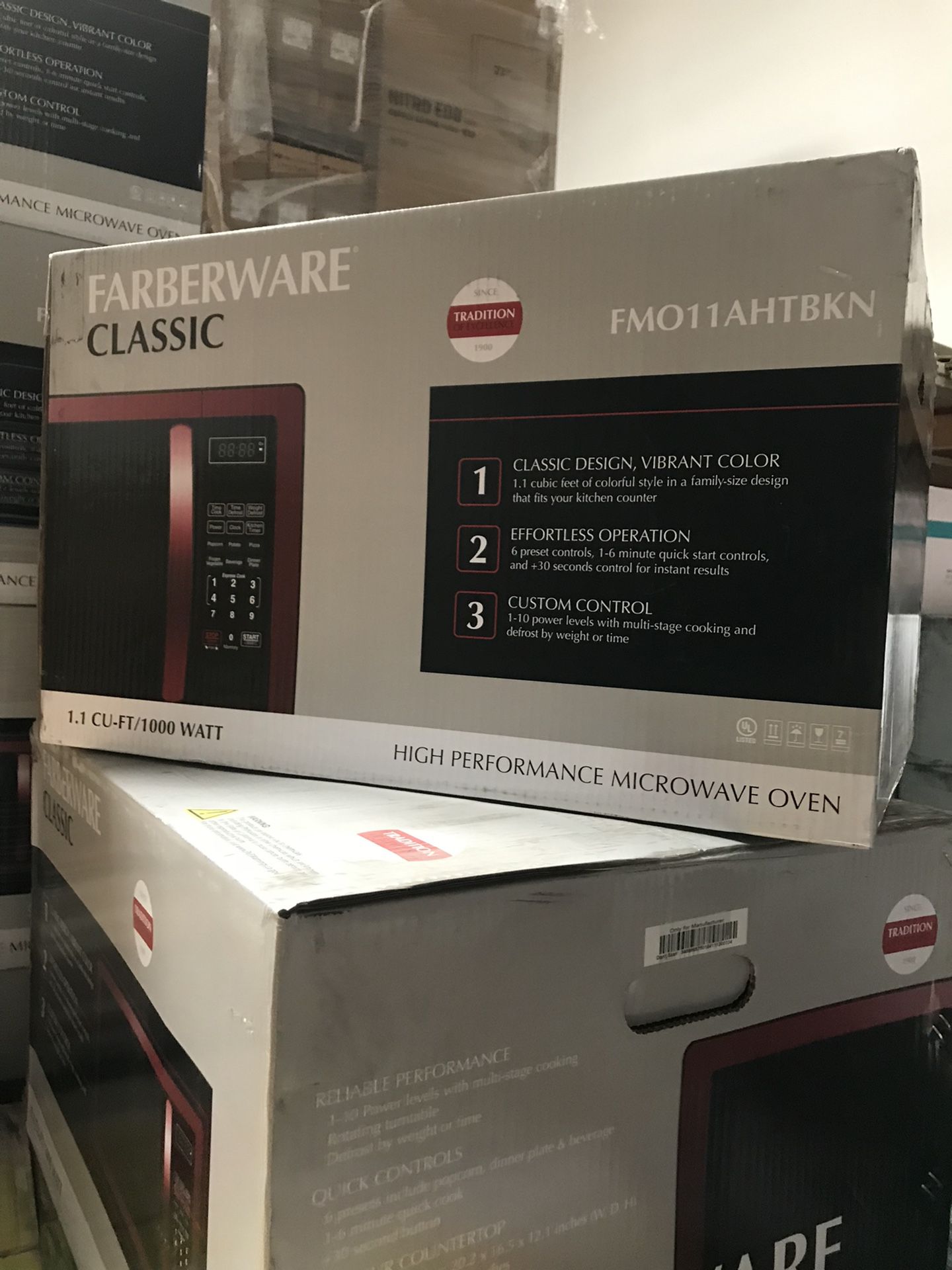 Farberware Classic 1.1 cu. ft. 1000-Watt Microwave - Metallic Red