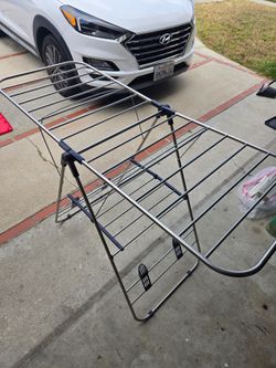 Laundry hanging rack
