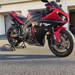 2013 Yamaha R1
