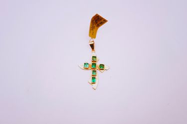18kt Yellow Gold Emerald Cross Pendant