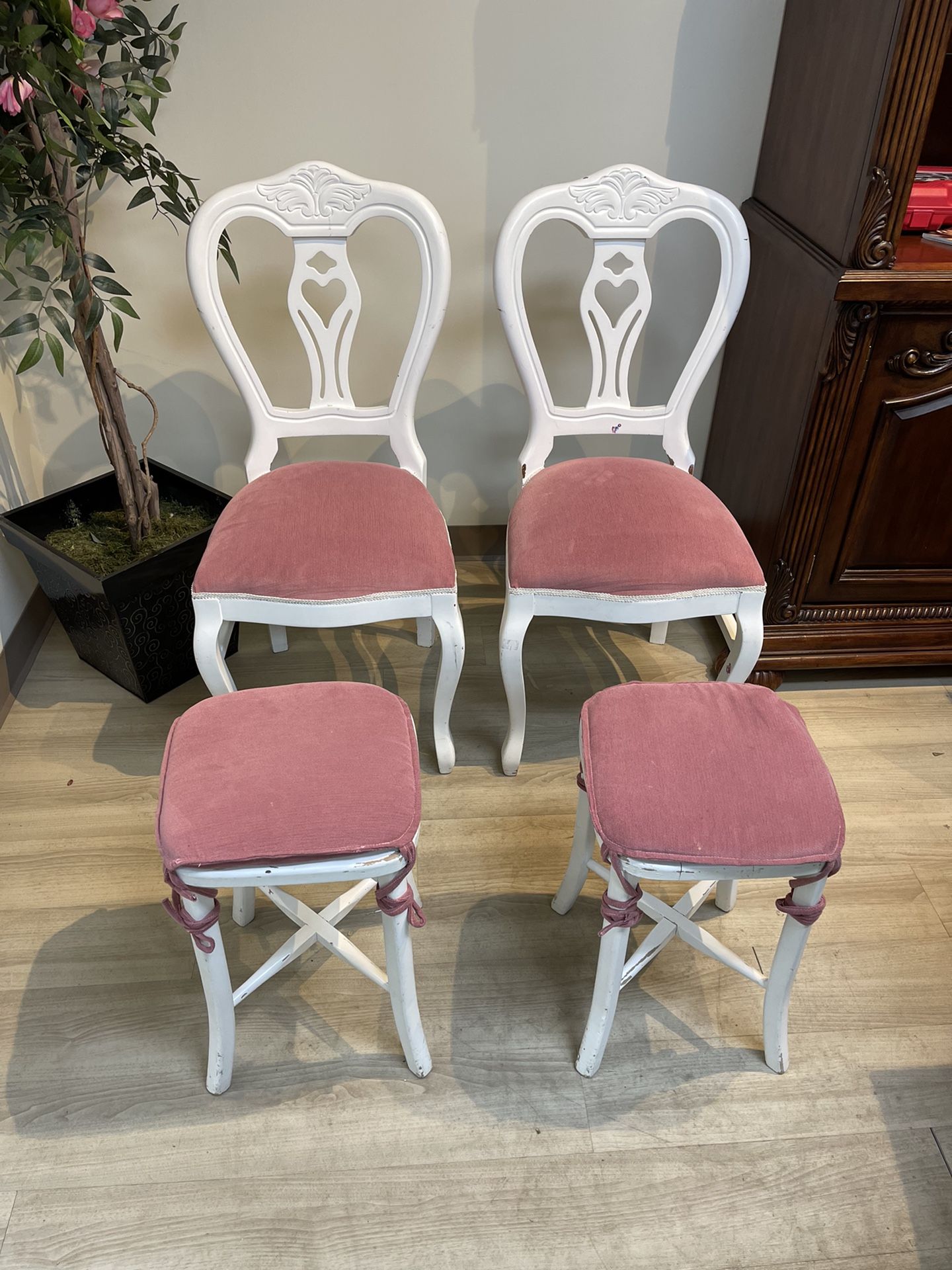 Louis vuitton chairs. for Sale in Plano, TX - OfferUp