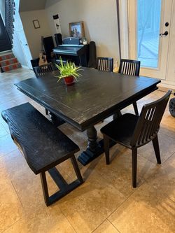 Dining table set