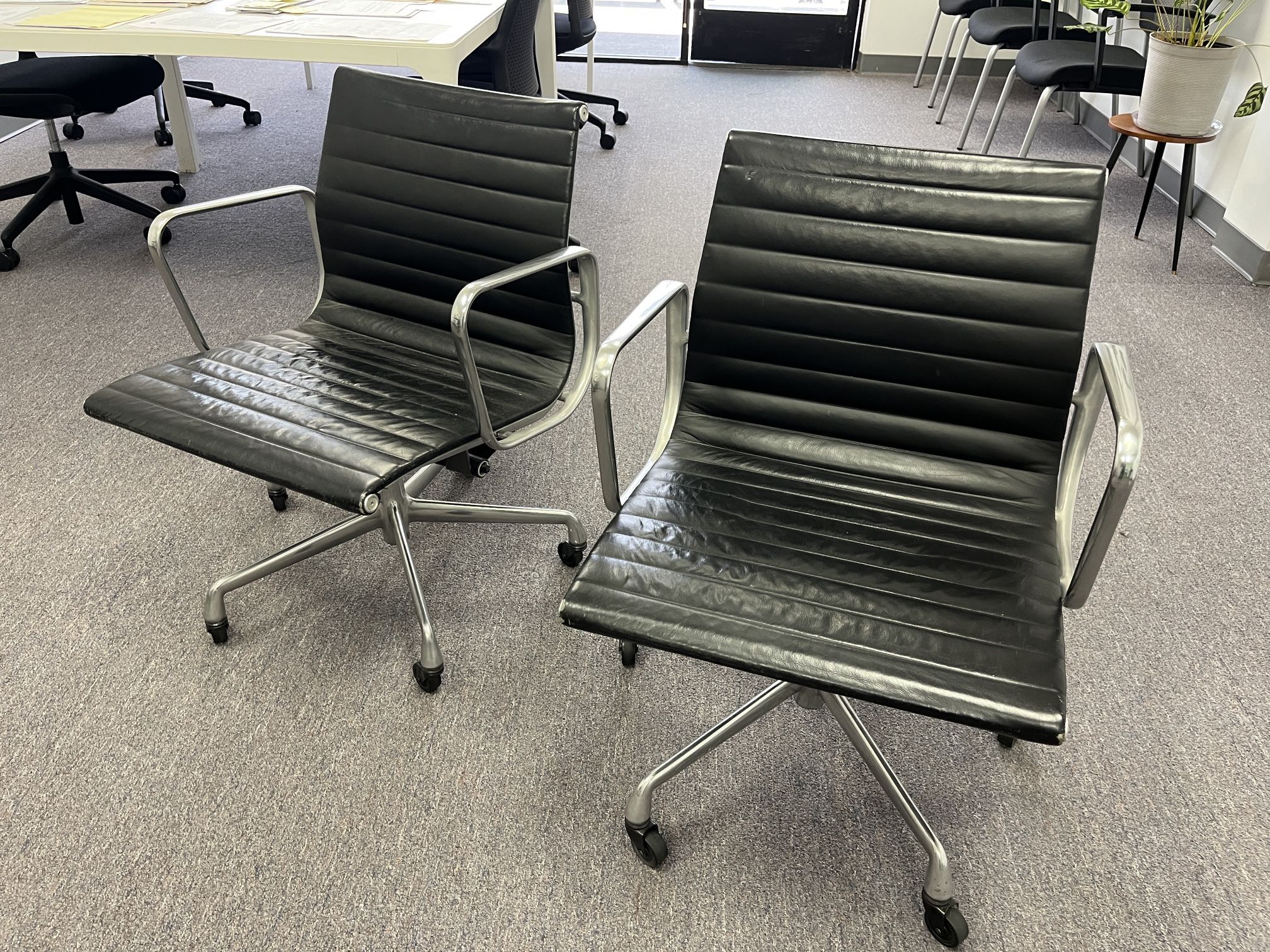 Herman Miller Eames Aluminum Management Group Desk Chair
