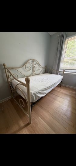 Twin day bed with mattress