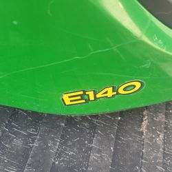 ((READ AD))((HOOD E--140 Johndeere)) Riding Mower 