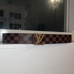 Louis Vuitton (LV) Gold Belt Grey Buckle (TAKING ANY OFFER) 