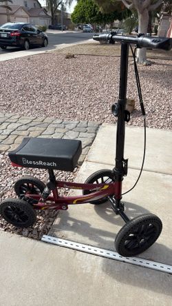 KNEE SCOOTER