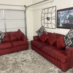 ✨ LIKE NEW*  Gorgeous Burgundy/red Ashley Furniture Couch & Loveseat ( FREE DELIVERY 🚚)