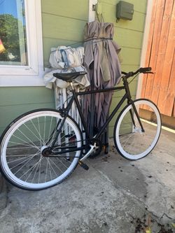 black fixie bike, needs tire air *must pick up