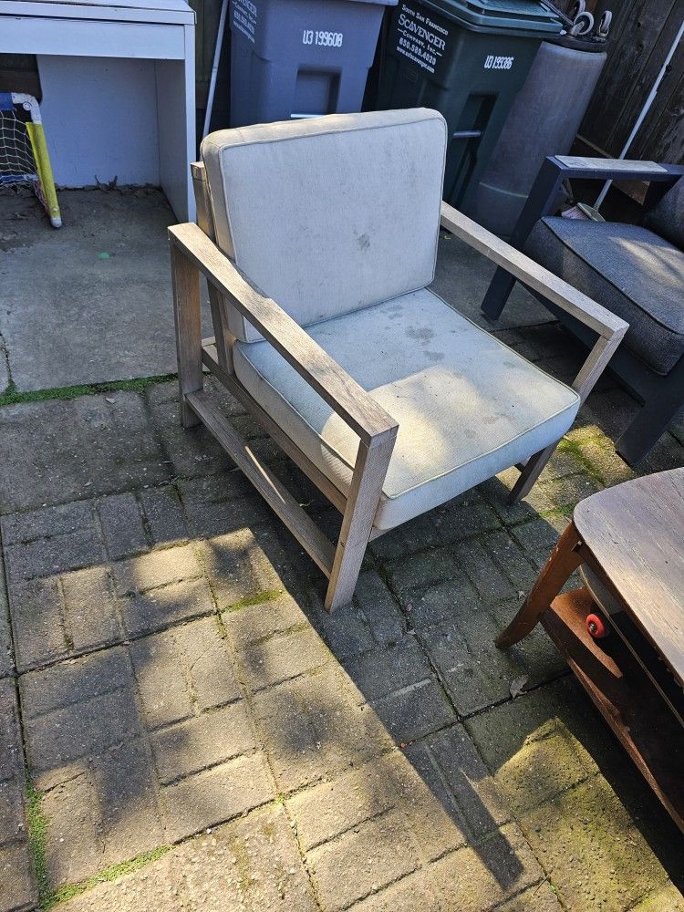 2 Maud Ourdoor acacia wood chairs