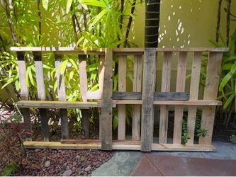 Wood pallet rack