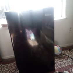 Magic Chef Mini Fridge