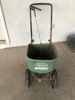 Scotts Basic Broadcast Spreader 