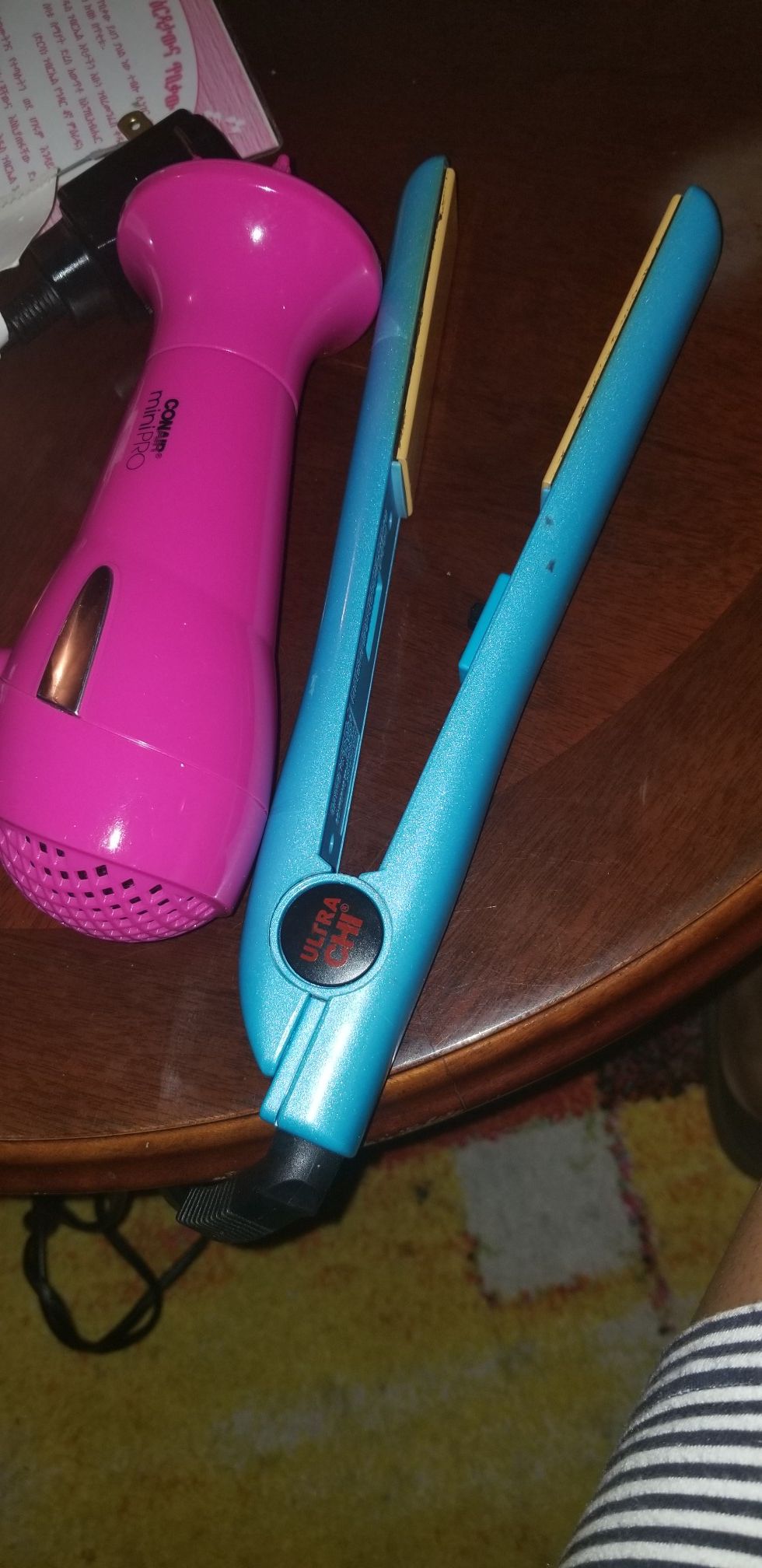 CHl hair straightener and hair dryer .