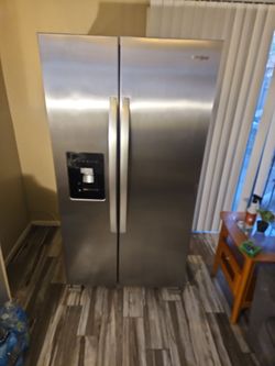 Whirlpool fridge awesome condition