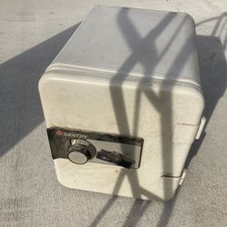 Small safe I don’t know the combination