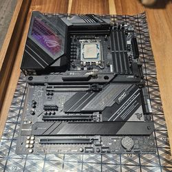 ROG STRIX Z690-E GAMING WIFI WITH INTEL I9-12900K CPU
