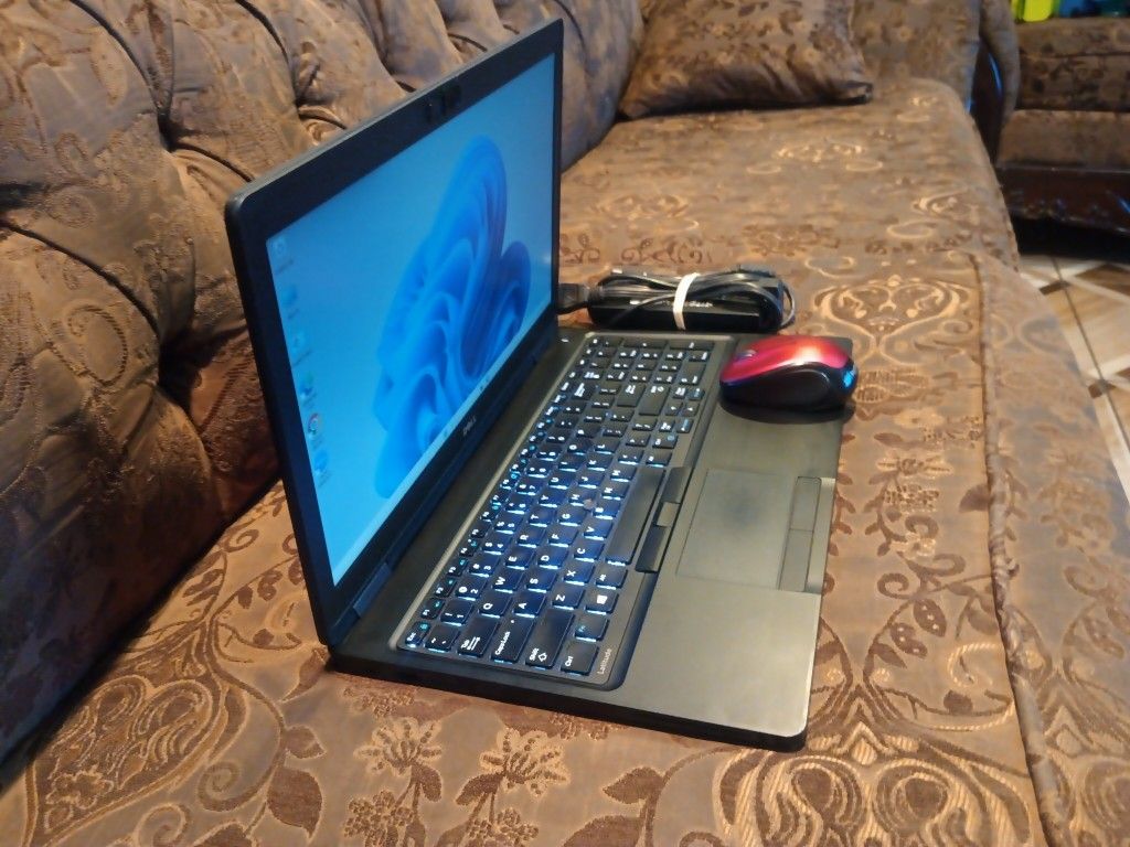 Laptop Dell Latitude 5580-core i5-8gb Ram-128gb HD SSD- Solid Go-od For Stud-ents.