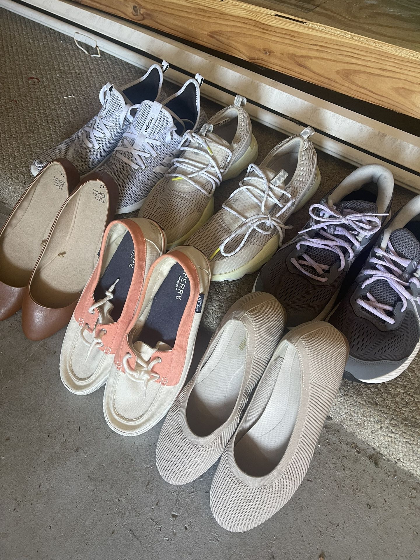 Ladies Shoes (6 Pr) Size 11