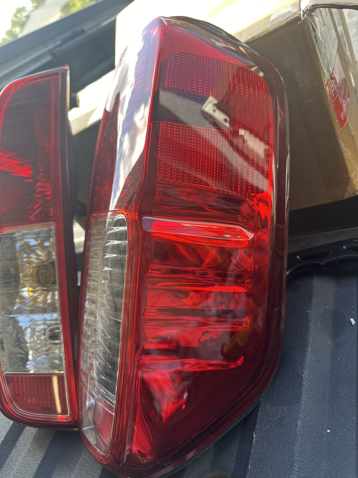 Nissan Frontier 2005 -2010 Tail Lights