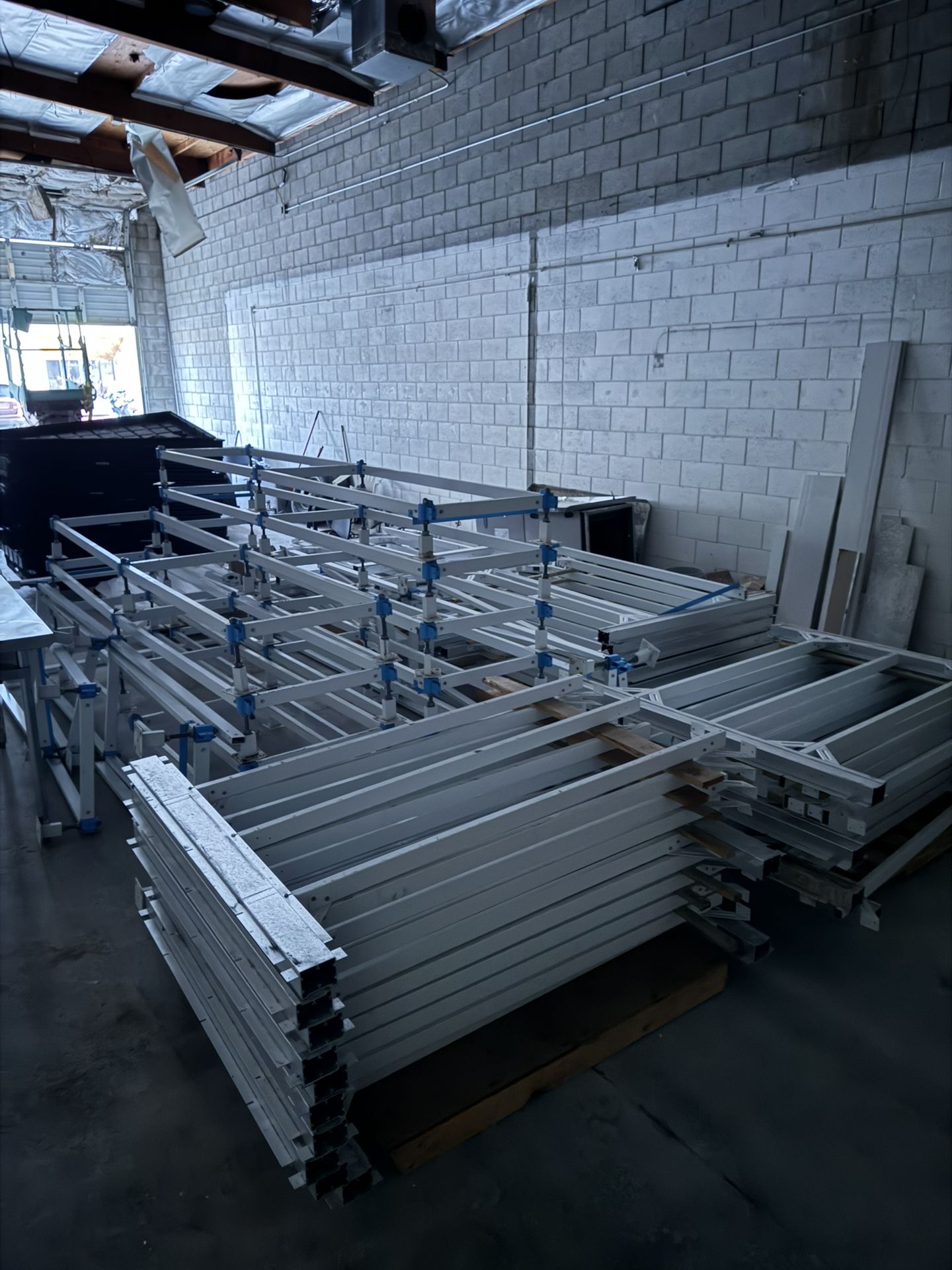 Botanicare Slide Bench System 600$