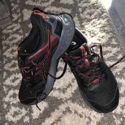 Oasics Tennis Shoes 