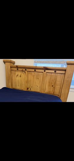 Queen Size Bed Frame Great Condition!