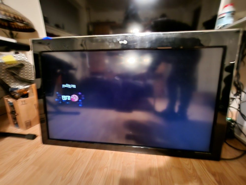 47" Flat Screen LCD TV - LG Model 47H50