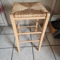 Straw Bar Stool  - Like NEW 👍