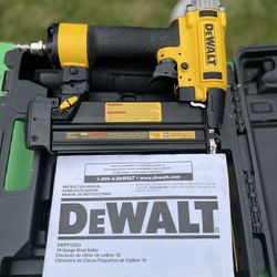 De Walt New 18 Gauge Brad Nailer