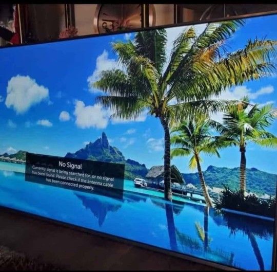 70" LG smart tv 4k streaming apps great condition no legs was mounted great quality pic no scratch