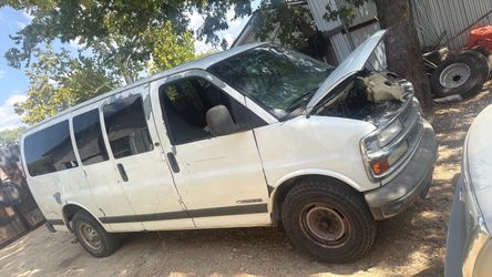 Van  chevy Silverado 2000  canbio por carro