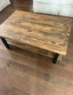 Wooden coffee table in excellent condition