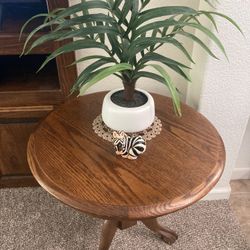 “24 in OAK ROUND TABLE