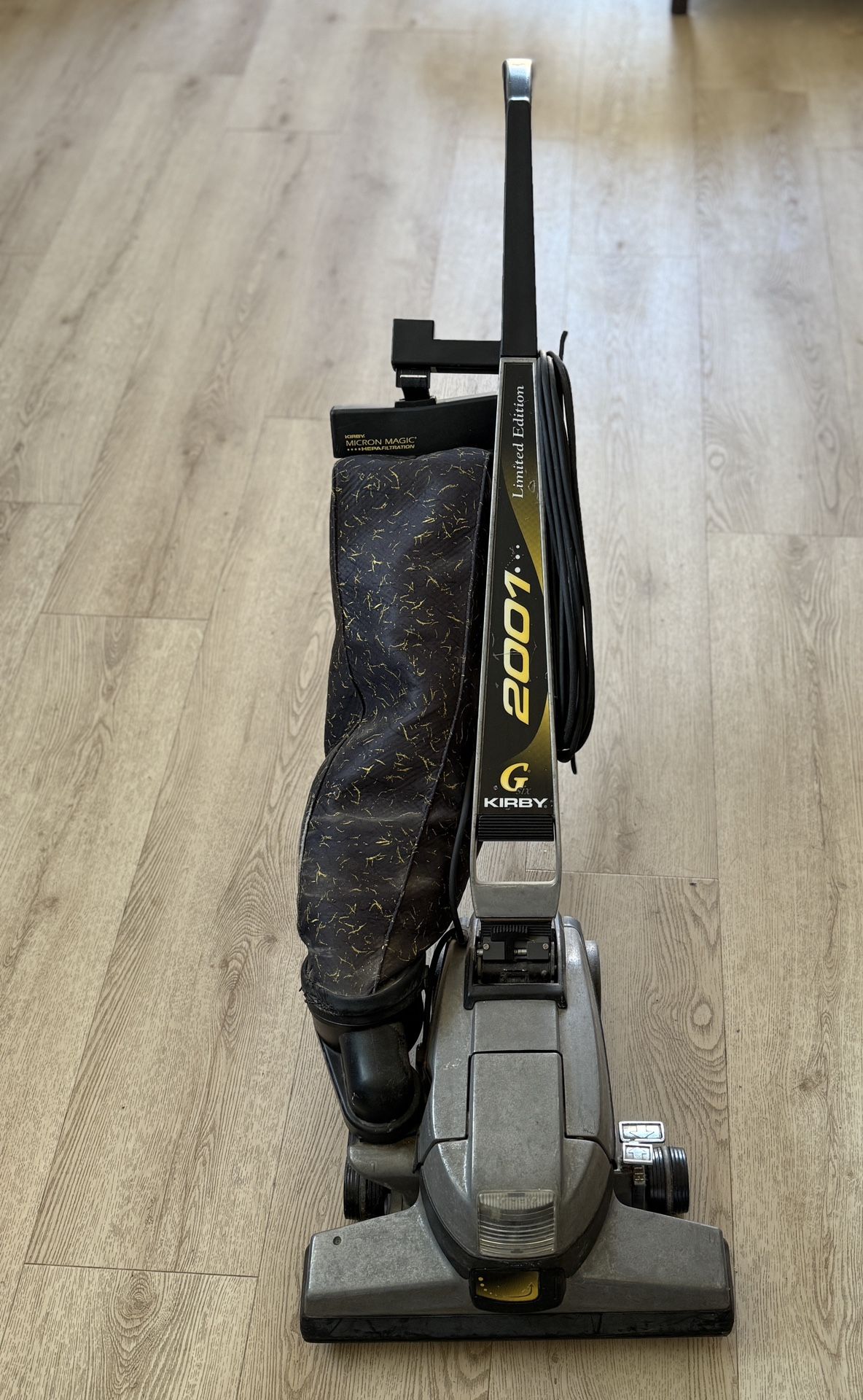 Kirby 2001 Ltd Ed Vacuum W Full Attachments and Bags