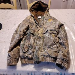 Realtree Como Hunting Jacket With Hoodie , M( 38-40 ) , OBO .