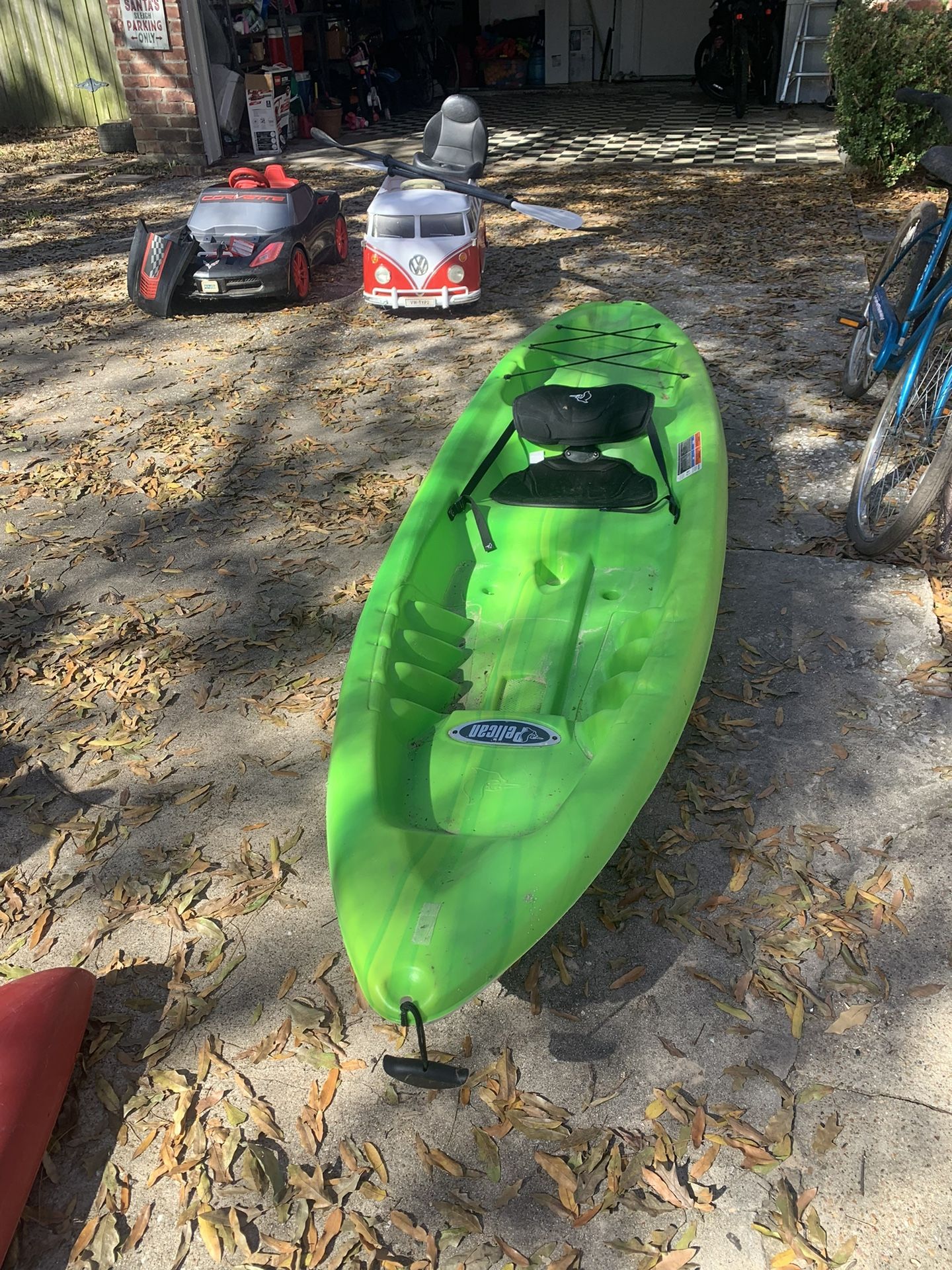 10 ft Pelican Bandit 100 NXT Kayak Visit Light Weight Heavy Duty Green