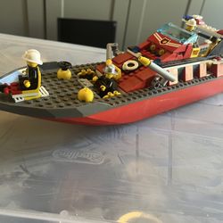 7906 LEGO City Fireboat