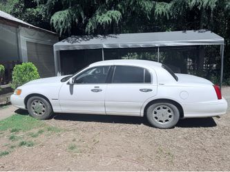 1999 Signature series lincoln town car