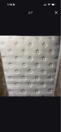Beautyrest Queen Size Pillow Top 11" Thick Mattress Very Clean and Good Condition