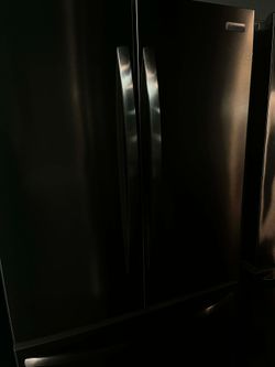Frigidaire used 36" wide (28.8cu.ft.) French-Door Standard-Depth Refrigerator in Stainless Steel