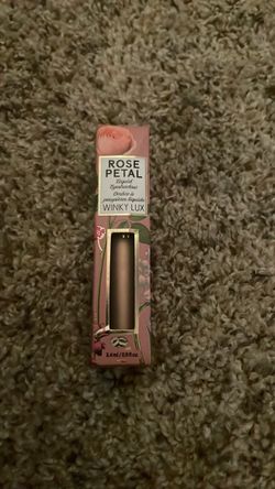 Winky Lux Rose Petal Liquid Eyeshadow