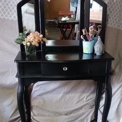 Single Drawer Vanity With Tri-Fold Mirror-Black With Crystal Drawer Pull