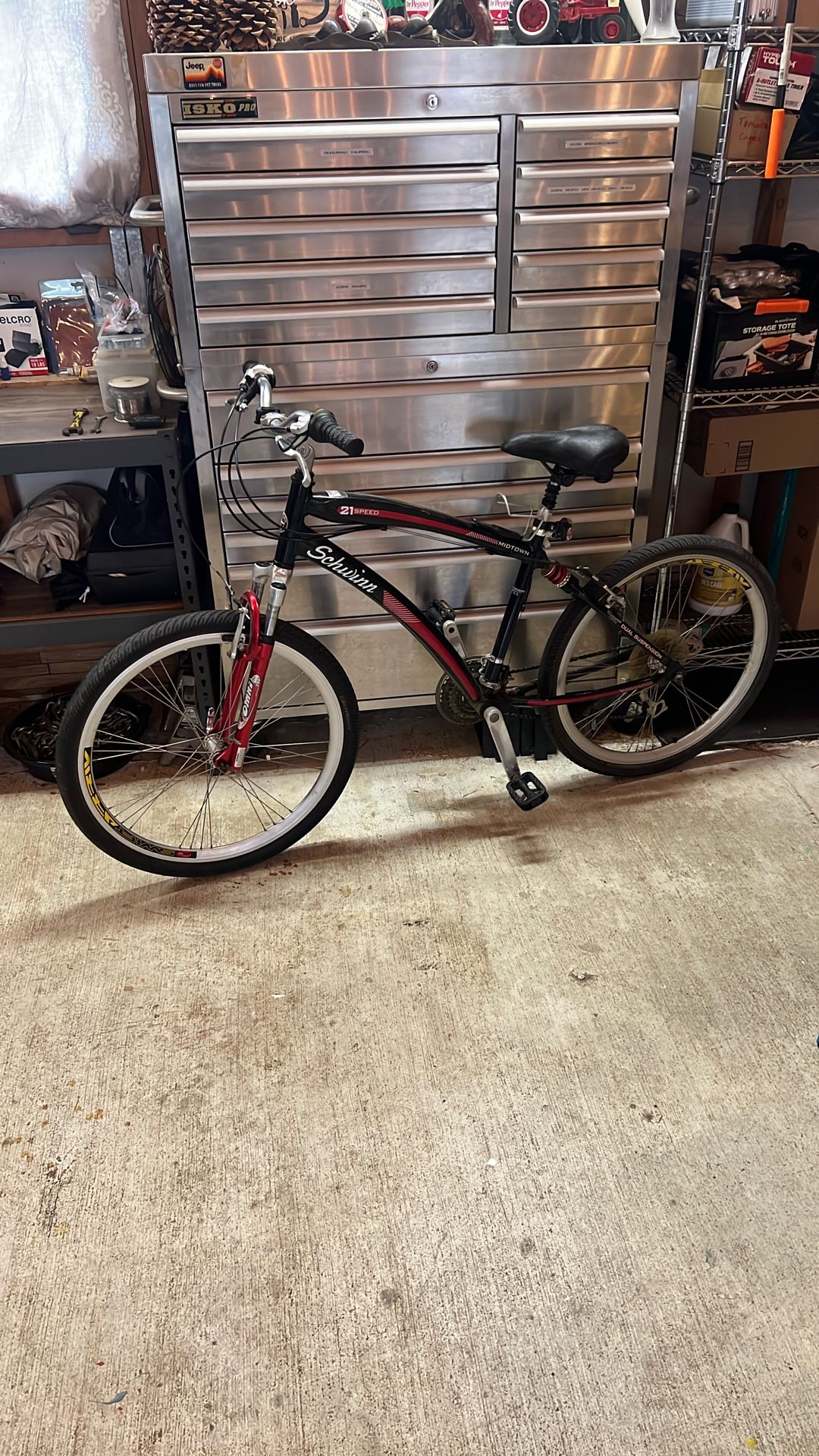 Men’s Schwinn bike