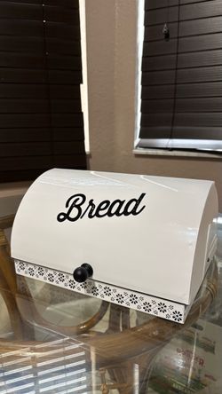 Metal vintage bread holder
