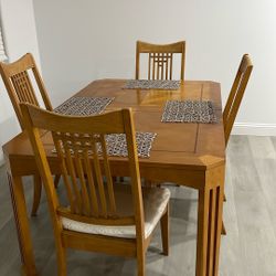Dinning Table With 4 Chairs 