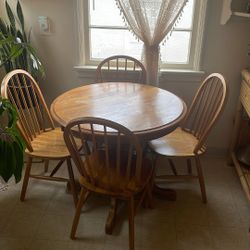 Antique Table With 4 Chairs $100